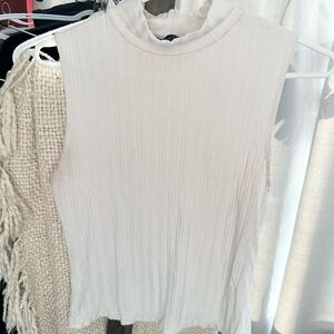 Dynamite Ivory Ribbed Tank Top. Size Medium.